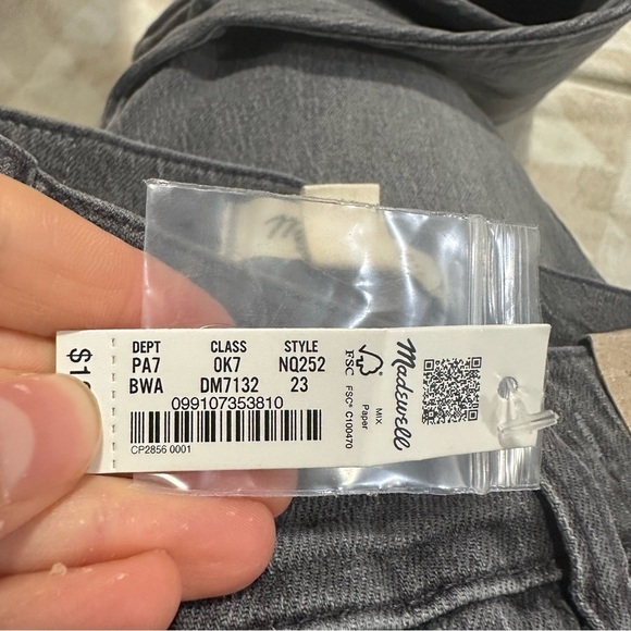 Madewell The '90s Straight Jean in Burwick Wash: Cross-Tab Edition burwick - Picture 6 of 6